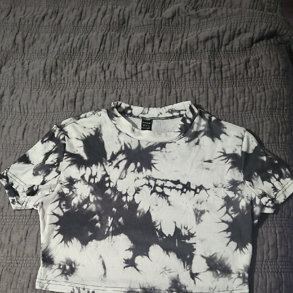 Shein Black and White Tie-Dye Crop Top
